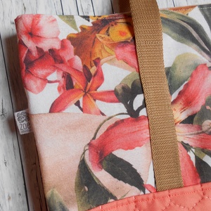 Nagyméretű barack steppelt-tórpusi virágmintás válltáska - táska & tok - kézitáska & válltáska - nagy pakolós táska - Meska.hu