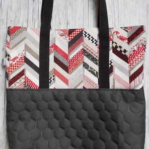 Nagyméretű grafitszürke steppelt és piros-fekete-szürke-bege patchwork mintás válltáska, Táska & Tok, Kézitáska & válltáska, Nagy pakolós táska, Varrás, MESKA