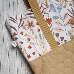 Nagyméretű beige, natúr alapon kék-beige-terrakotta levél-virág mintás válltáska - táska & tok - kézitáska & válltáska - nagy pakolós táska - Meska.hu