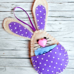 Zsebes nyuszi barkácsfilcből (ibolyalila-fehér pöttyös) - otthon & életmód - dekoráció - fali és függő dekoráció - függődísz - Meska.hu