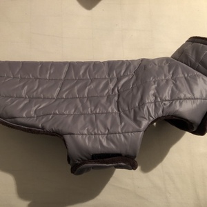 Kutyaruha wellsoft béléssel szürke-barna francia bulldogoknak, 40 cm, Otthon & Életmód, Kisállatoknak, Kutyáknak, Kutya ruházat, Varrás, MESKA