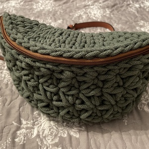 Oliva horgolt crossbody táska,övtáska - táska & tok - kézitáska & válltáska - válltáska - Meska.hu