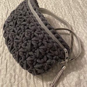 Szürke horgolt crossbody táska,övtáska - táska & tok - kézitáska & válltáska - válltáska - Meska.hu