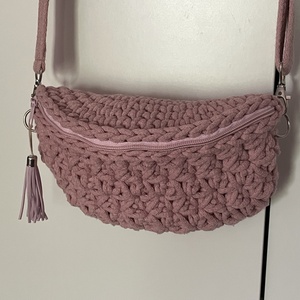 Púder rózsaszín és levendula horgolt crossbody táska - táska & tok - kézitáska & válltáska - válltáska - Meska.hu