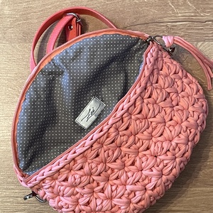 Korall színű horgolt crossbody övtáska - táska & tok - övtáska - Meska.hu