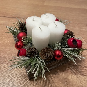 Adventi asztaldísz piros bogyós - Meska.hu