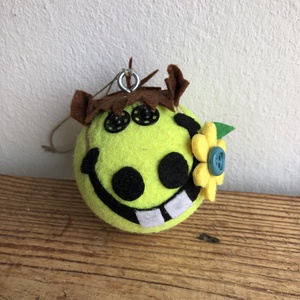 Karácsonyfadísz teniszlabdából (upcycling) - karácsony - karácsonyi lakásdekoráció - karácsonyfadíszek - Meska.hu