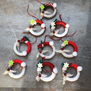 Mikulás karácsonyfadísz függönykarikából (upcycling) - karácsony - karácsonyi lakásdekoráció - karácsonyfadíszek - Meska.hu