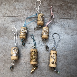 Karácsonyfadísz dugóból (upcycling) - karácsony - karácsonyi lakásdekoráció - karácsonyfadíszek - Meska.hu