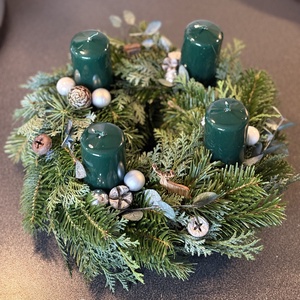Adventi koszorú zöld , Karácsony, Adventi díszek, Adventi gyertyadíszek és koszorúdíszek, Virágkötés, MESKA