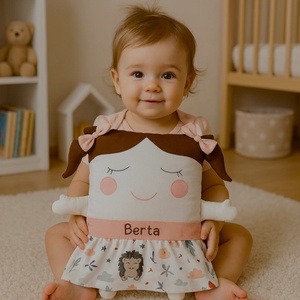 ,,ZOLICA Pajti párna - kislány sünis szoknyában, Otthon & Életmód, Babaszoba, gyerekszoba, Gyerek díszpárna, Varrás, MESKA