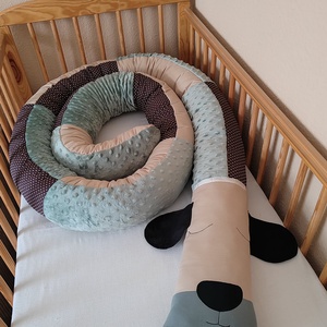 ,,ZOLICA Állatfejes hengerpárna/rácsvédő KUTYUS - bézs, barna, zsálya - otthon & életmód - babaszoba, gyerekszoba - rácsvédő & baldachin - Meska.hu