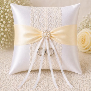 Gyűrűpárna - Ekrü álom - Meska.hu