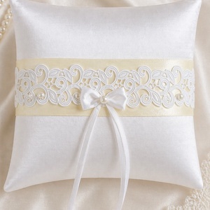 Gyűrűpárna - Ekrü harmónia - Meska.hu