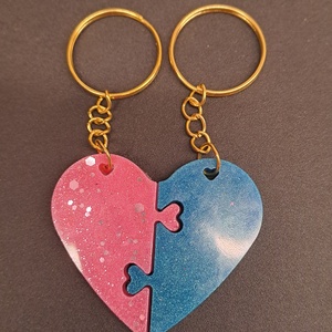 Páros epoxy kulcstartó -összetartozó szív formával - Meska.hu