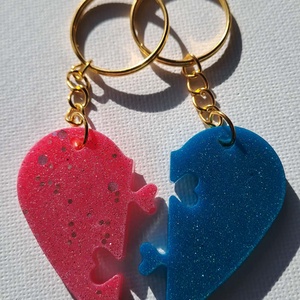 Páros epoxy kulcstartó -összetartozó szív formával - táska & tok - kulcstartó & táskadísz - kulcstartó - Meska.hu