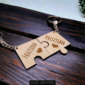 Puzzle alakú egyedi kulcstartó fából lézervágott gravírozott névvel évforduló valentin napi névnapi születésnapi ajándék - táska & tok - kulcstartó & táskadísz - kulcstartó - Meska.hu