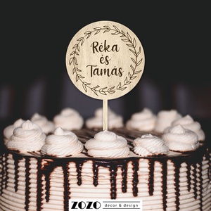 Tortadísz tortabeszúró egyedi személyre szabott esküvői gravírozott fa torta dekoráció házasság menyasszony vőlegény - esküvő - dekoráció - sütidísz - Meska.hu