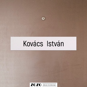 Névtábla plakett ajtóra postaládára íróasztalra ezüst színű gravírozott jelölőtábla egyedi névvel szöveggel gravírozva - otthon & életmód - dekoráció - ajtó- és ablak dekoráció - ajtótábla - Meska.hu