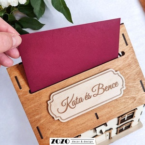 Esküvői pénzgyűjtő ház boríték nászajándék gyűjtő házikó doboz dekoráció egyedi névvel felirattal gravírozott táblával - esküvő - emlék & ajándék - nászajándék - nászajándék gyűjtők - Meska.hu