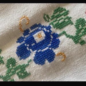 Vászon, keresztszemes abrosz - otthon & életmód - lakástextil - abrosz, terítő - asztalközép terítő - Meska.hu