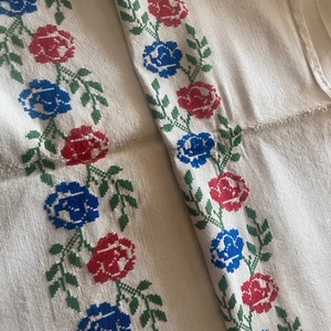 Vászon, keresztszemes abrosz - otthon & életmód - lakástextil - abrosz, terítő - díszterítő polcra, komódra - Meska.hu