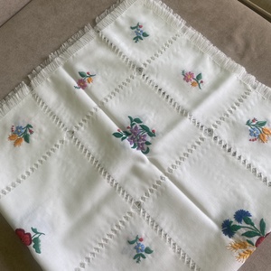 Asztalterítő , Otthon & Életmód, Lakástextil, Abrosz, terítő, Díszterítő polcra, komódra, Hímzés, MESKA