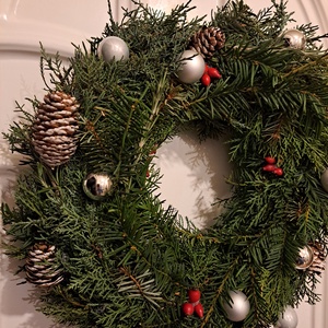 Koszorú - ajtódísz -ezüst - karácsony - karácsonyi lakásdekoráció - karácsonyi ajtódíszek - Meska.hu