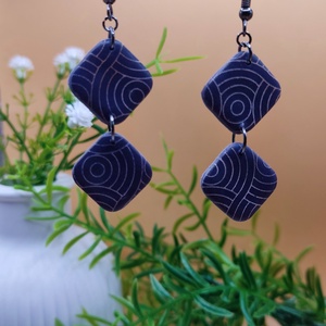 Tied a választás (háromszög vagy négyszög) - ékszer - fülbevaló - lógó fülbevaló - Meska.hu Tied a választás (háromszög vagy négyszög) - ékszer - fülbevaló - lógó fülbevaló - Meska.hu