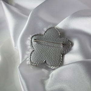 Jégvirág bross - ékszer - kitűző és bross - Meska.hu