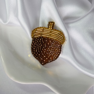 Makk bross, Ékszer, Kitűző és Bross, Kitűző, Gyöngyfűzés, gyöngyhímzés, MESKA