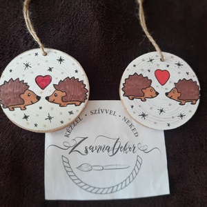  2 db Karacsonyi sünis Festett fakorong, Karácsony, Karácsonyi lakásdekoráció, Karácsonyfadíszek, Festett tárgyak, MESKA