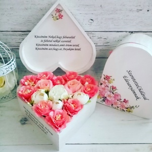 Szives szülőköszöntő virágbox, Esküvő, Emlék & Ajándék, Szülőköszöntő ajándék, Decoupage, transzfer és szalvétatechnika, Virágkötés, Meska