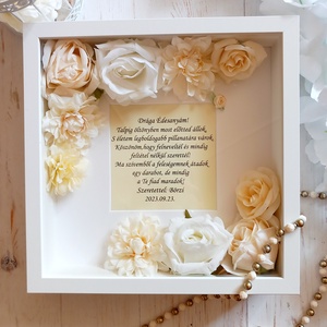 Szülőköszöntő Vőlegényes selyemvirágos kép, Esküvő, Emlék & Ajándék, Szülőköszöntő ajándék, Virágkötés, MESKA