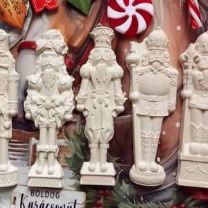 Diótörő garnitúra 5 db. - karácsony - karácsonyi lakásdekoráció - karácsonyi falu, házikó - Meska.hu