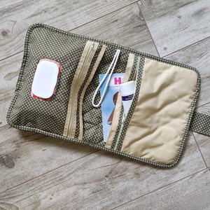 Pelenkázó neszeszer dínós - otthon & életmód - papír, írószer - egészségügyi kiskönyv borító - Meska.hu Pelenkázó neszeszer dínós - otthon & életmód - papír, írószer - egészségügyi kiskönyv borító - Meska.hu