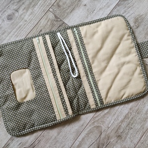 Pelenkázó neszeszer dínós - otthon & életmód - papír, írószer - egészségügyi kiskönyv borító - Meska.hu Pelenkázó neszeszer dínós - otthon & életmód - papír, írószer - egészségügyi kiskönyv borító - Meska.hu