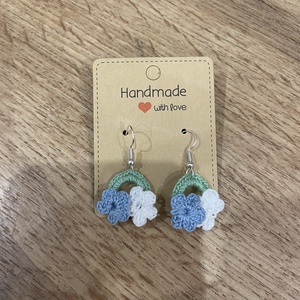 Romantikus virágos horgolt fülbevaló � pasztell árnyalatok - ékszer - fülbevaló - lógós kerek fülbevaló - Meska.hu