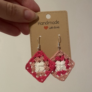 Horgolt nagyi kocka fülbevaló � romantikus rózsaszín árnyalatok - Meska.hu