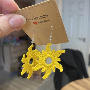 Nap formájú horgolt fülbevaló � vidám, nyári hangulat - ékszer - fülbevaló - lógó fülbevaló - Meska.hu