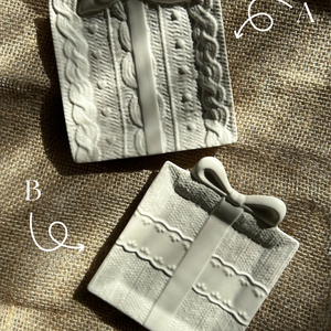 Kötött pulcsis masnis tálca - otthon & életmód - dekoráció - dísztárgy - Meska.hu