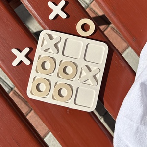 Tic Tac Toe játék dekor, Otthon & Életmód, Dekoráció, Dísztárgy, Mindenmás, Vásárlás előtt mindenképp olvasd el :

A megvásárolt termék 1db táblát, 5db X, és 5db O bábút tarta..., MESKA