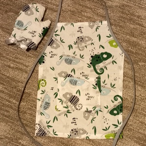 Gyermek kötény és edényfogó kesztyű - otthon & életmód - konyhafelszerelés, tálalás - konyhai textil - kötény - Meska.hu