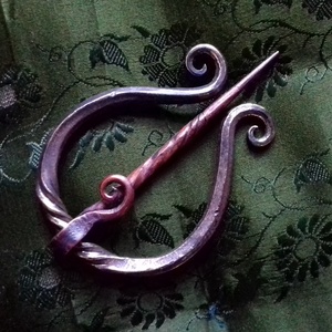 Ruhatű/Köpenycsat - ékszer - kitűző és bross - ruha & cipőklipsz - Meska.hu