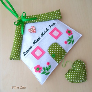 Filc házikós ajtódísz családi nevekkel  -  - Meska.hu