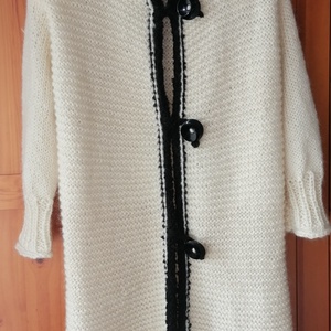 Fehér- fekete kötött kabát - ruha & divat - női ruha - kabát - Meska.hu
