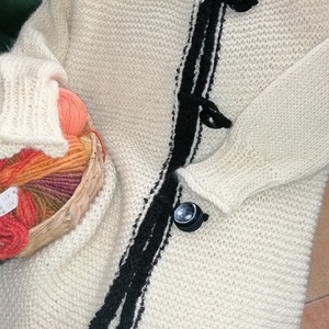 Fehér- fekete kötött kabát - ruha & divat - női ruha - kabát - Meska.hu