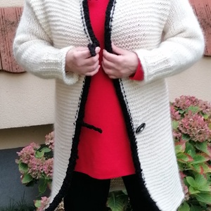 Fehér- fekete kötött kabát - ruha & divat - női ruha - kabát - Meska.hu