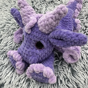 Horgolt sárkány plüss (alvóka) - játék & sport - plüssállat & játékfigura - plüss sárkány - Meska.hu