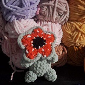 demogorgon plüss, Játék & Sport, Plüssállat & Játékfigura, Plüss mesefigurák, Horgolás, MESKA